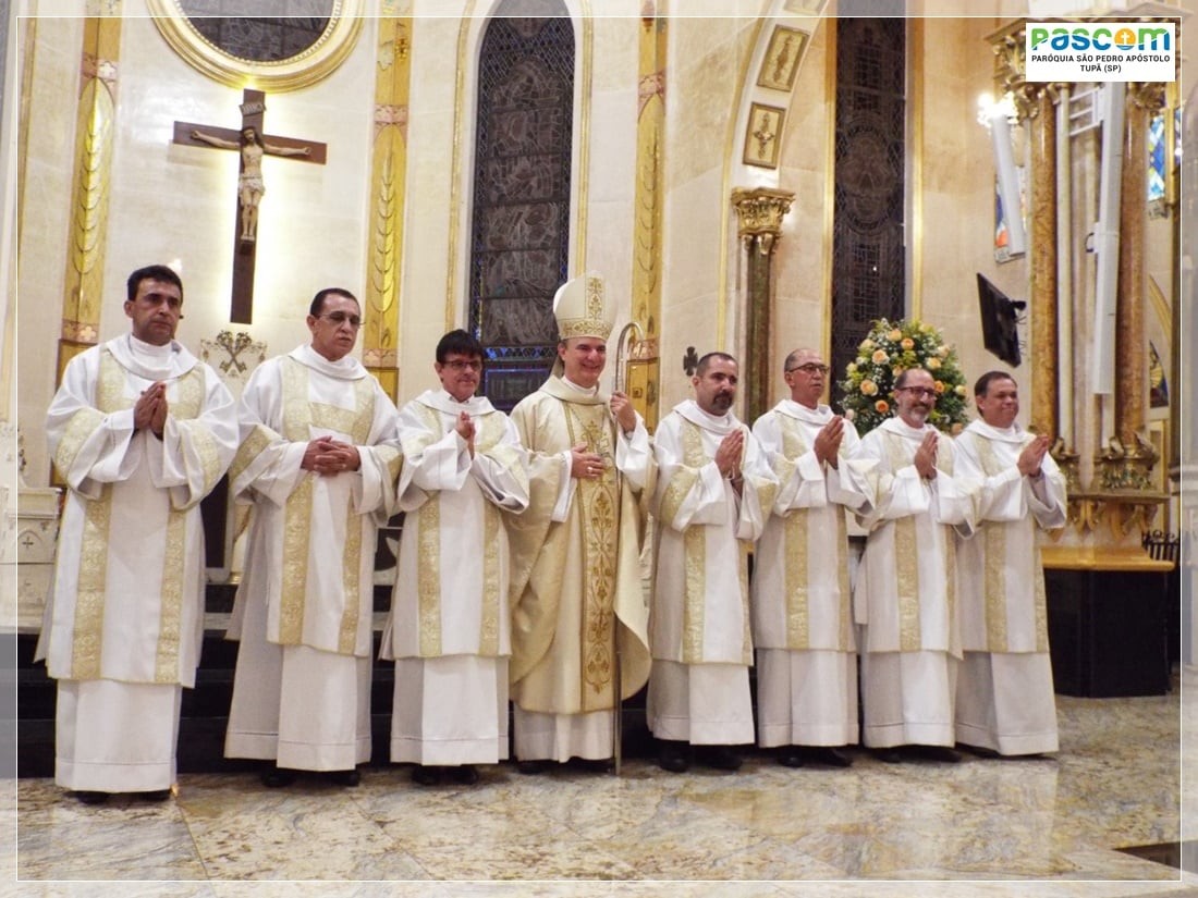Dom Luiz Antonio Cipollini ordena mais 7 Diáconos Permanentes em Tupã, Diocese de Marília (SP)