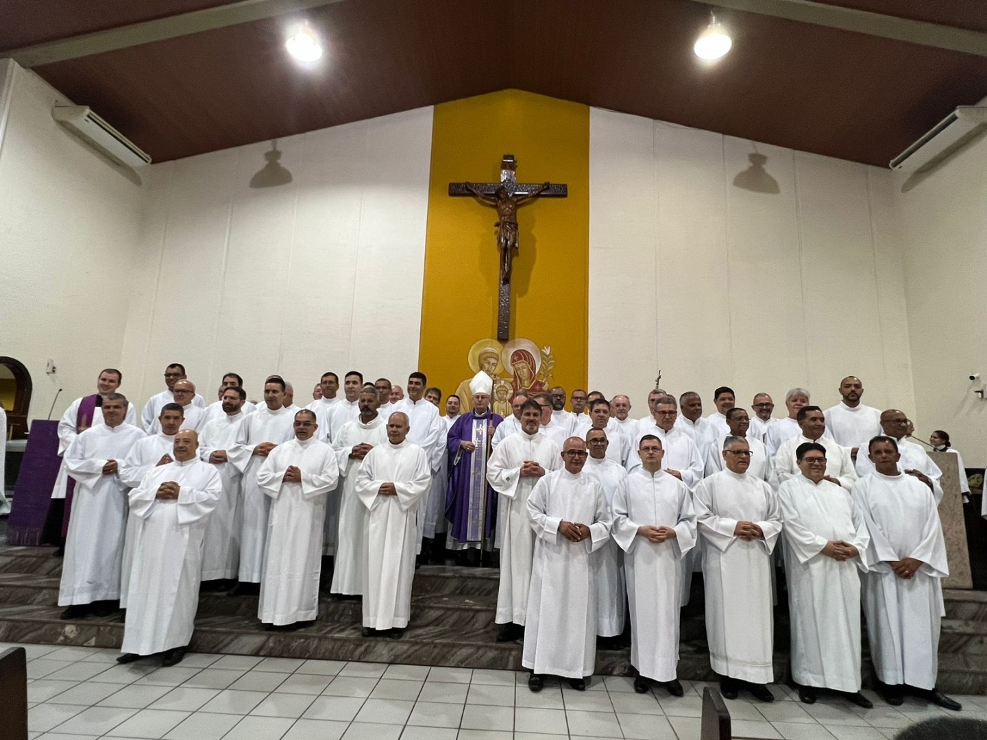 CANDIDATOS DA DIOCESE DE SÃO JOSÉ DOS CAMPOS (SP) RECEBEM MINISTÉRIO DO ACOLITATO