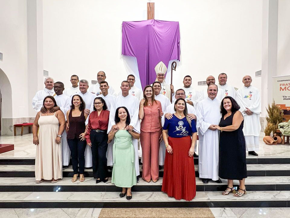 SETE ASPIRANTES AO DIACONADO PERMANENTE SÃO ADMITIDOS ÀS ORDENS SACRAS NA DIOCESE DE COLATINA (ES)