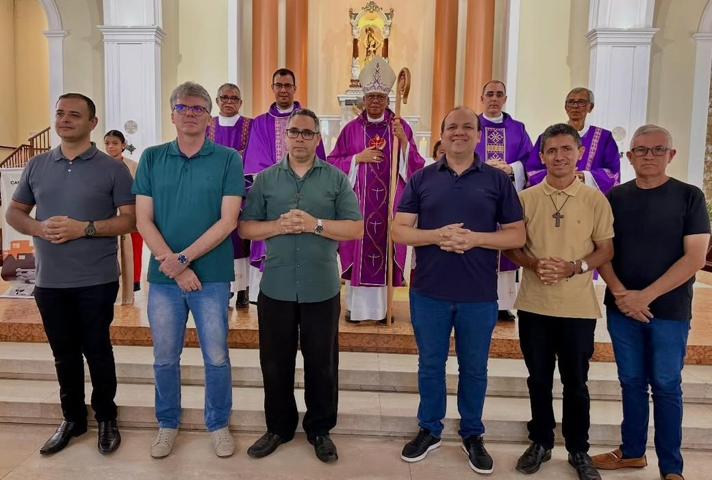 BISPO DE PESQUEIRA REABRE ESCOLA DIACONAL