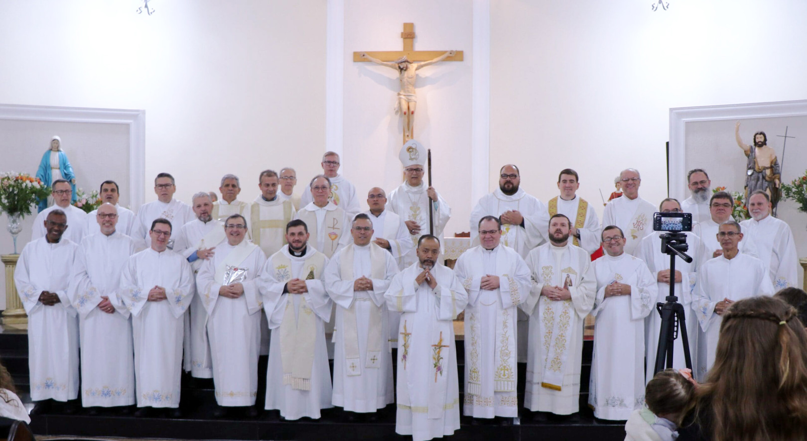 DIOCESE DE AMPARO (SP) CELEBRA A ADMISSÃO DE NOVE CANDIDATOS AO DIACONADO