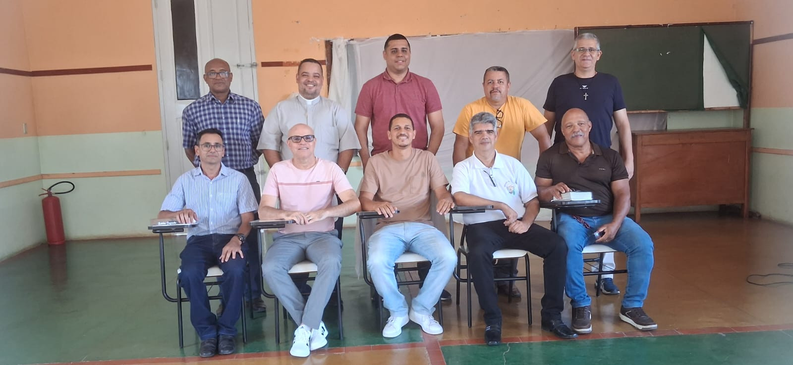 CANDIDATOS AO DIACONADO PERMANENTE REALIZAM RETIRO EM TEÓFILO OTONI (MG)