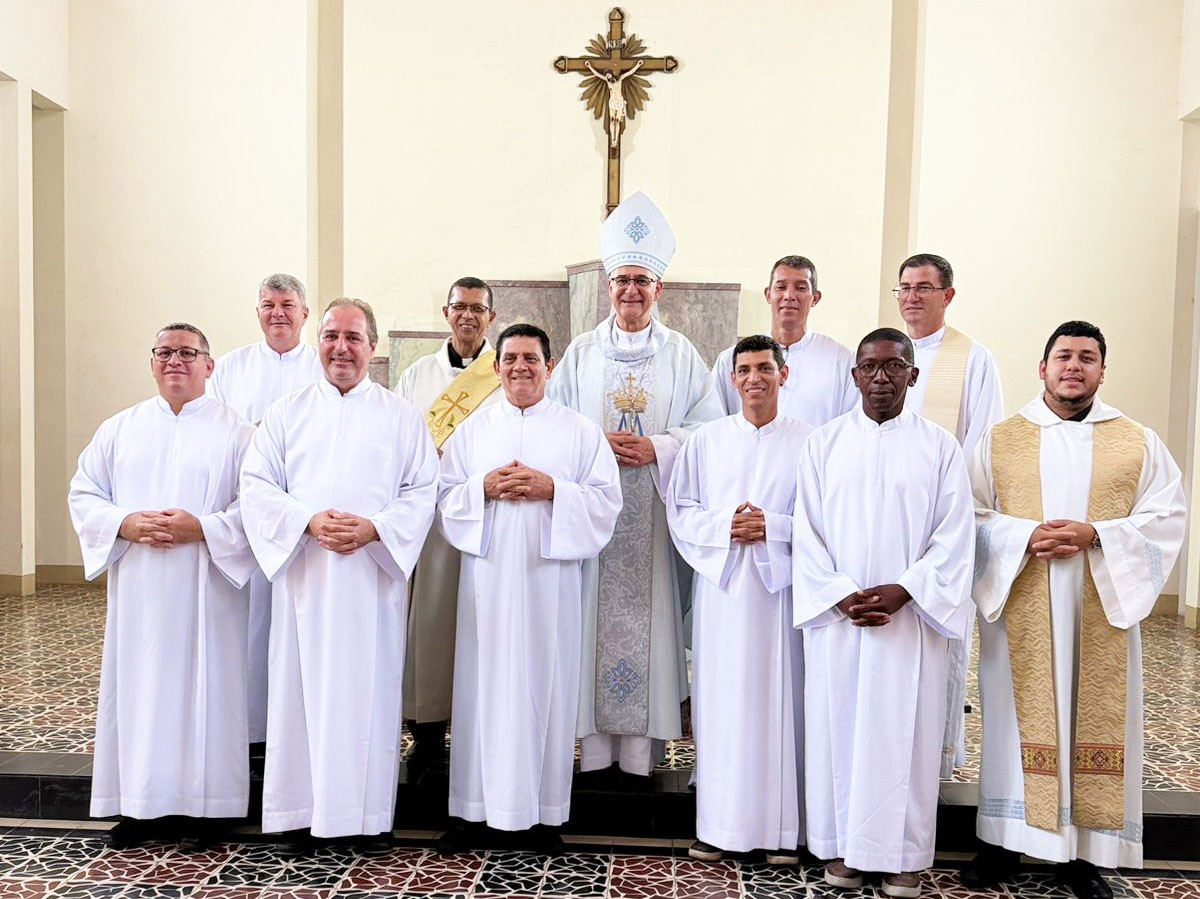 ASPIRANTES AO DIACONADO PERMANENTE RECEBERAM O MINISTÉRIO DE LEITOR NA DIOCESE DE COLATINA (ES)