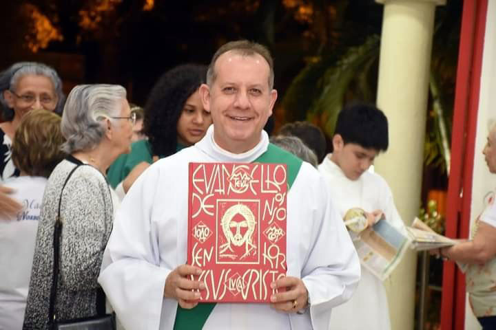 DIÁCONO MARCIO DAMIÃO DE ALMEIDA, APROVADO NO DOUTORADO EM TEOLOGIA PELA PUC-CURITIBA (PR)
