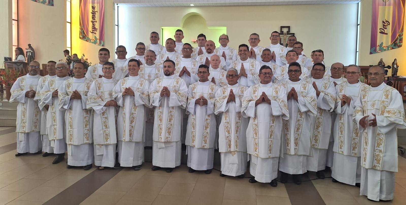 ORDENADOS OS PRIMEIROS DIÁCONOS PERMANENTES DA ARQUIDIOCESE DE SANTARÉM (PA)