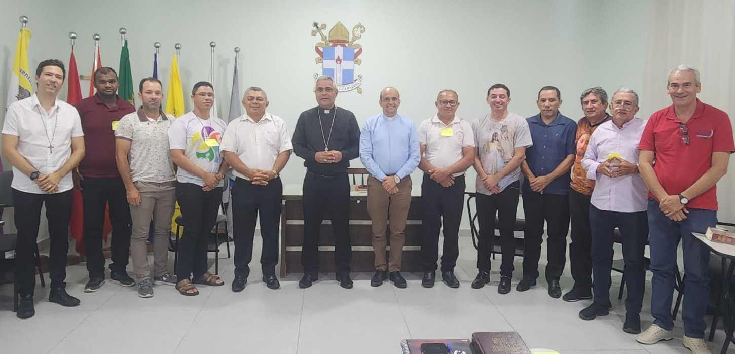 BISPO DE GUARABIRA TEM ENCONTRO COM ASPIRANTES AO DIACONATO