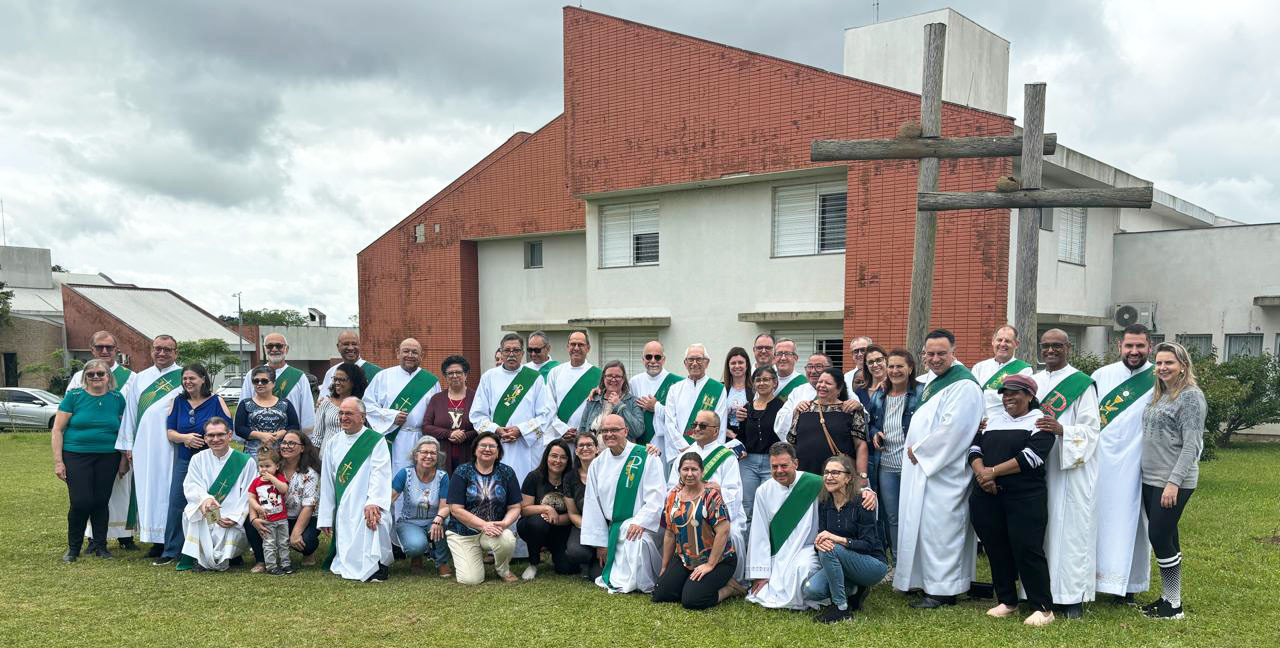 DIÁCONOS E ESPOSAS DA ARQUIDIOCESE DE PORTO ALEGRE (RS) REALIZARAM RETIRO CANÔNICO