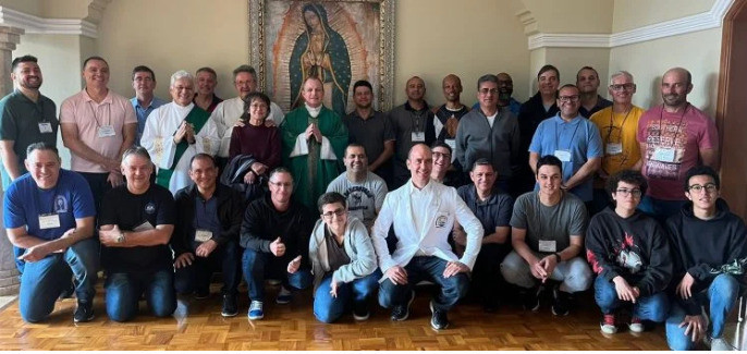 ASPIRANTES AO DIACONADO PERMANENTE DA ARQUIDIOCESE DE LONDRINA TÊM AULA COM DOM ANTONIO CATELAN