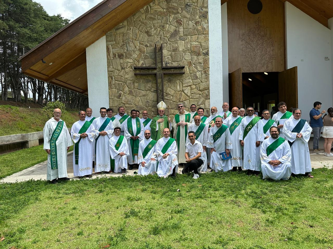 DIÁCONOS E ESPOSAS DA DIOCESE DE MOGI DAS CRUZES (SP) REALIZARAM RETIRO ESPIRITUAL