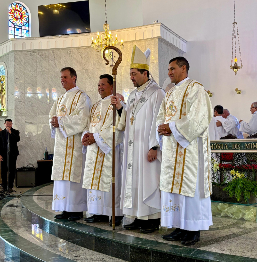 TRÊS NOVOS DIÁCONOS PERMANENTES PARA A ARQUIDIOCESE DE CURITIBA (PR)