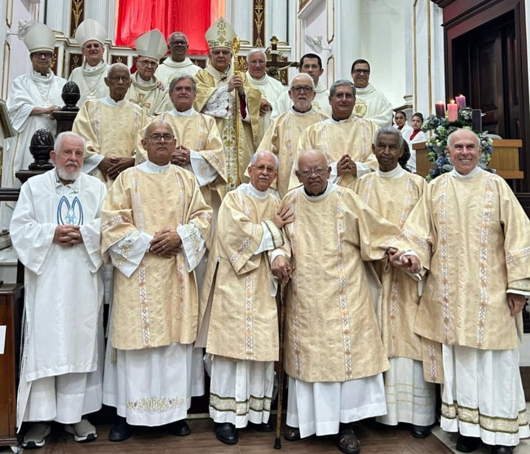 ARQUIDIOCESE DE NITERÓI (RJ) CELEBRA 25 ANOS DE ORDENAÇÃO DOS PRIMEIROS DIÁCONOS PERMANENTES