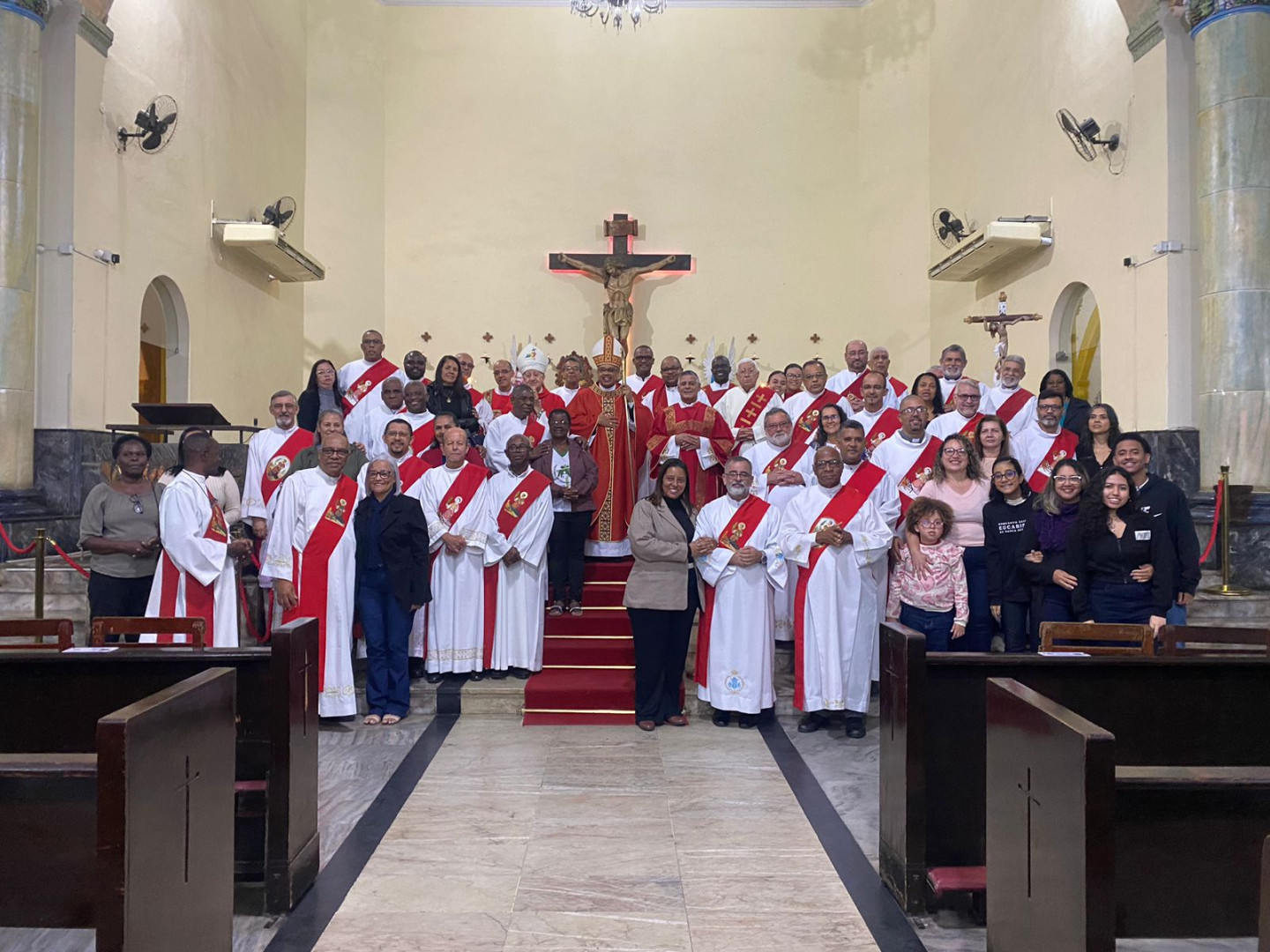 DIOCESE DE NOVA IGUAÇU (RJ) CELEBROU JUBILEU DOS DIÁCONOS PERMANENTES