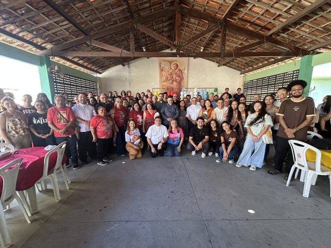SANTAS MISSÕES REÚNEM DIÁCONOS PERMANENTES E ESPOSAS NA PARÓQUIA SÃO JOSÉ OPERÁRIO DE CAUCAIA (CE)