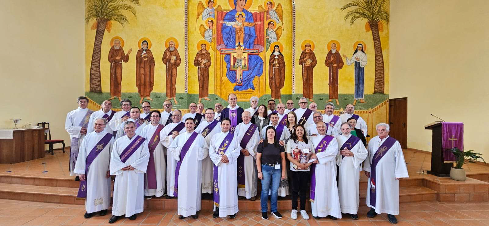 DIÁCONOS E ESPOSAS DA ARQUIDIOCESE DE CURITIBA (PR) REALIZARAM A SEGUNDA ETAPA DO RETIRO ESPIRITUAL CANÔNICO