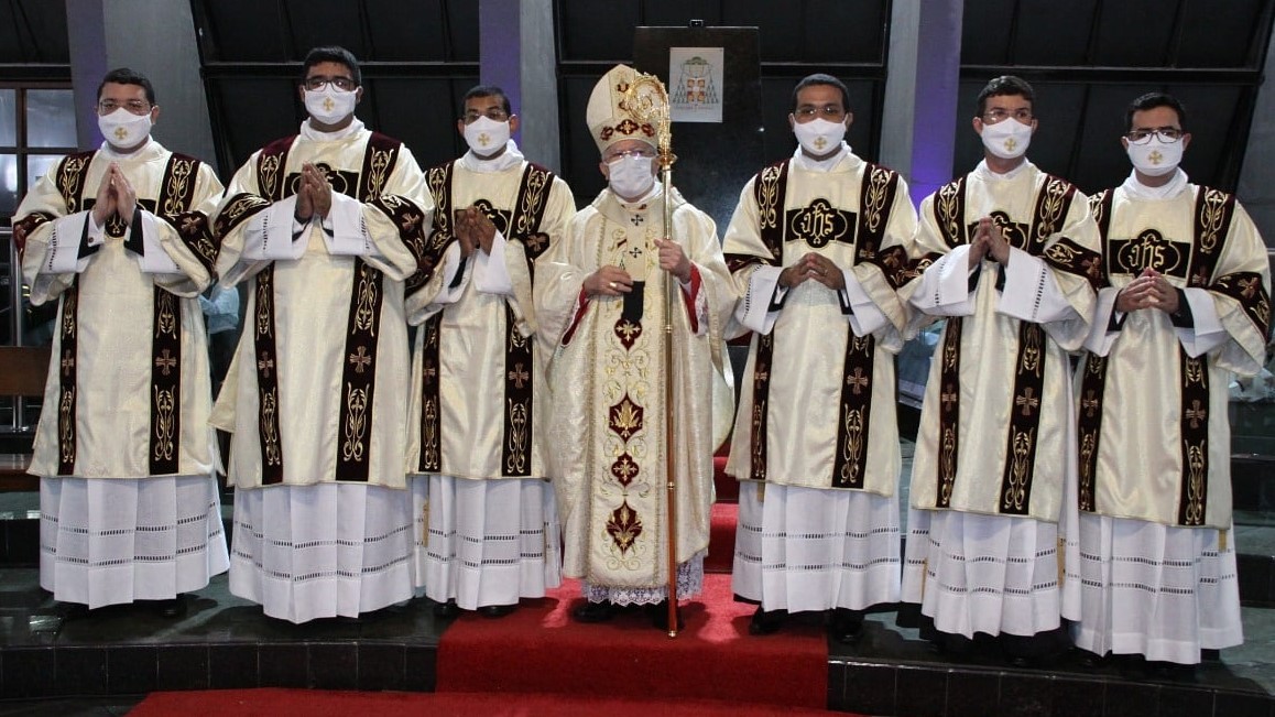Seis seminaristas de Natal-RN são ordenados Diáconos