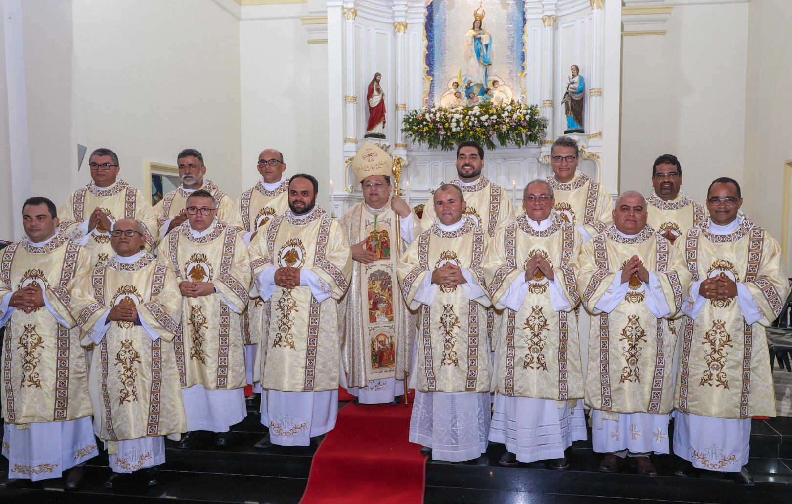 BISPO DE PALMARES ORDENA 14 DIÁCONOS PERMANENTES