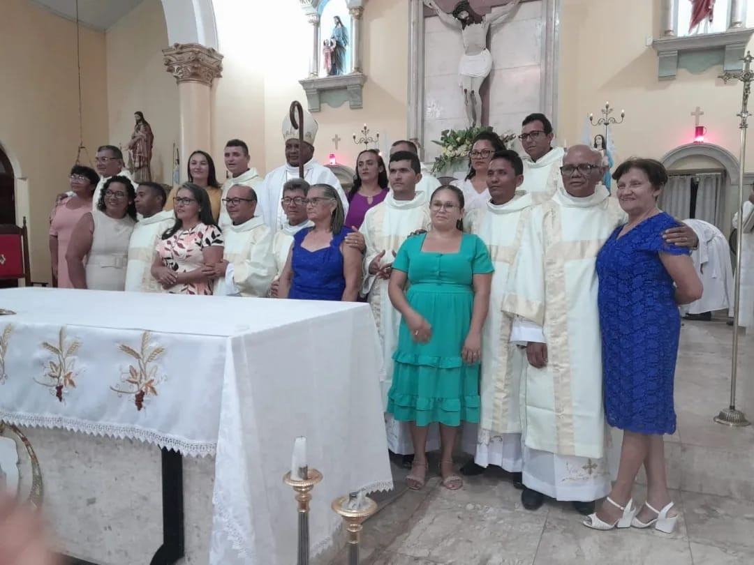 DIOCESE DE BREJO (MA) ORDENA  SEUS PRIMEIROS DIÁCONOS PERMANENTES