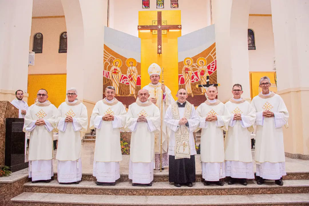 DIOCESE DE CAJAZEIRAS (PB) CELEBRA ORDENAÇÃO DOS PRIMEIROS DIÁCONOS PERMANENTES DE SUA HISTÓRIA