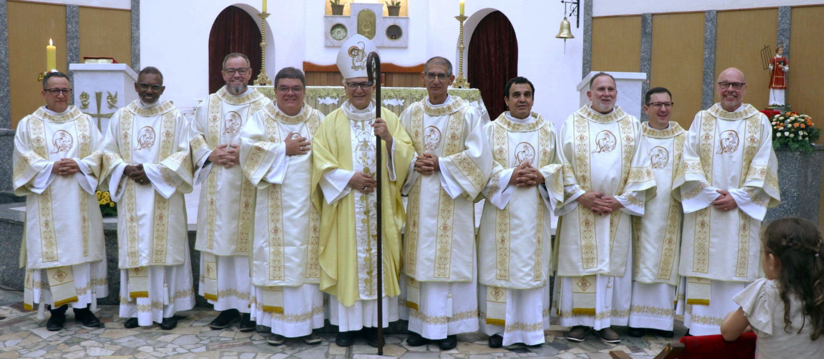 DIOCESE DE AMPARO (SP) CELEBRA A ORDENAÇÃO DE 9 DIÁCONOS PERMANENTES