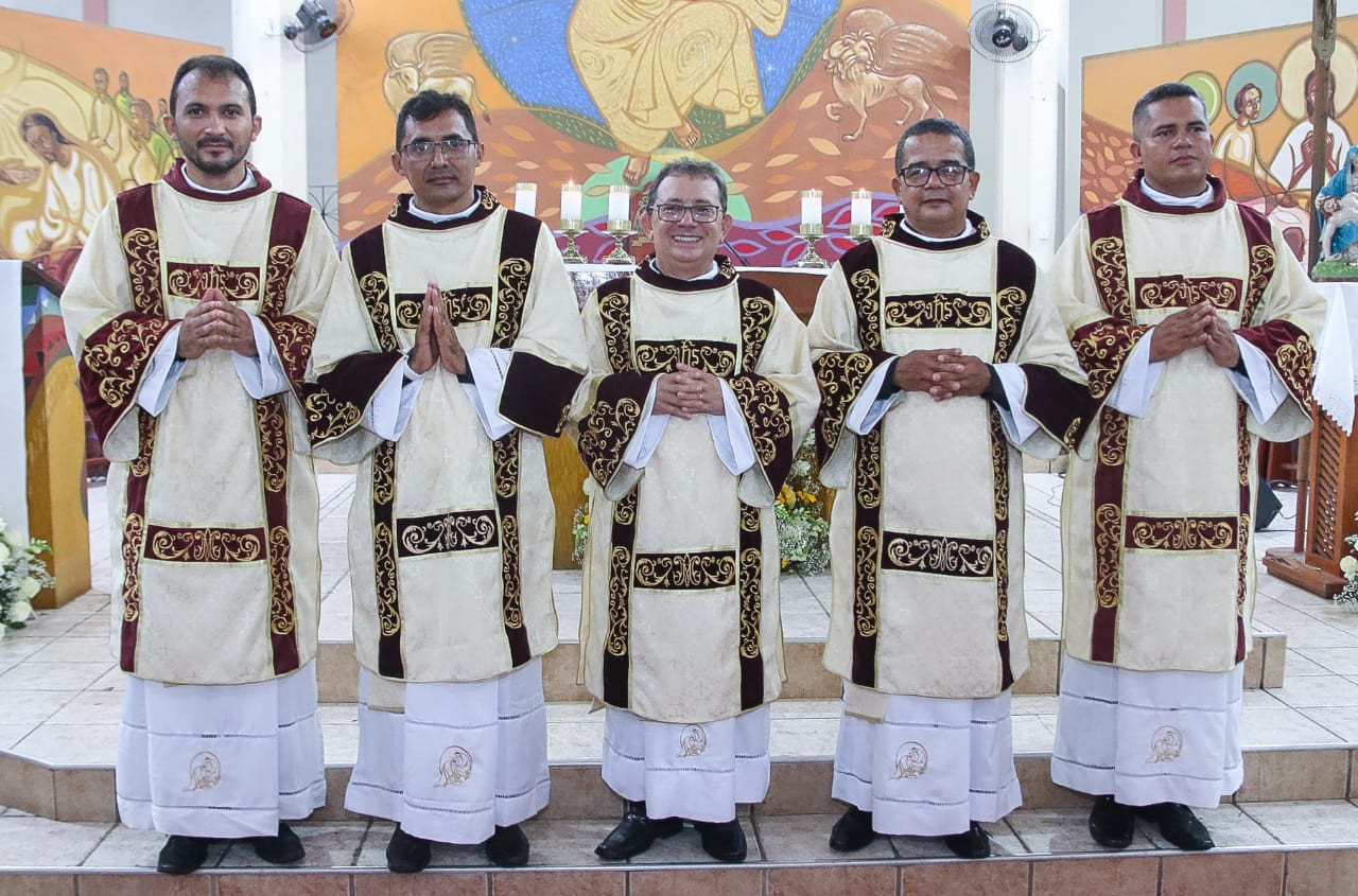 DIOCESE DE COROATÁ (MA) ORDENA CINCO NOVOS DIÁCONOS PERMANENTES