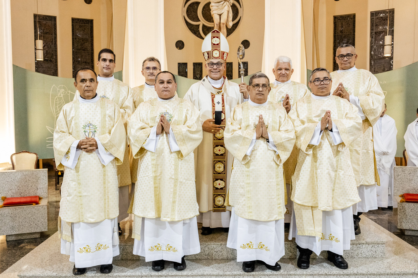 SERVOS POR VOCAÇÃO: ARQUIDIOCESE DE FORTALEZA (CE) ACOLHE 8 NOVOS DIÁCONOS PERMANENTES