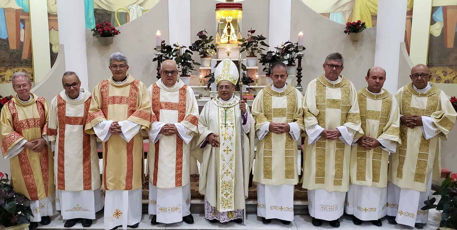 Bispo de Lins (SP) ordena 8 Diáconos Permanentes
