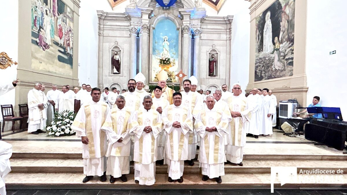 ARQUIDIOCESE DE MANAUS (AM) ORDENA DEZ NOVOS DIÁCONOS PERMANENTES