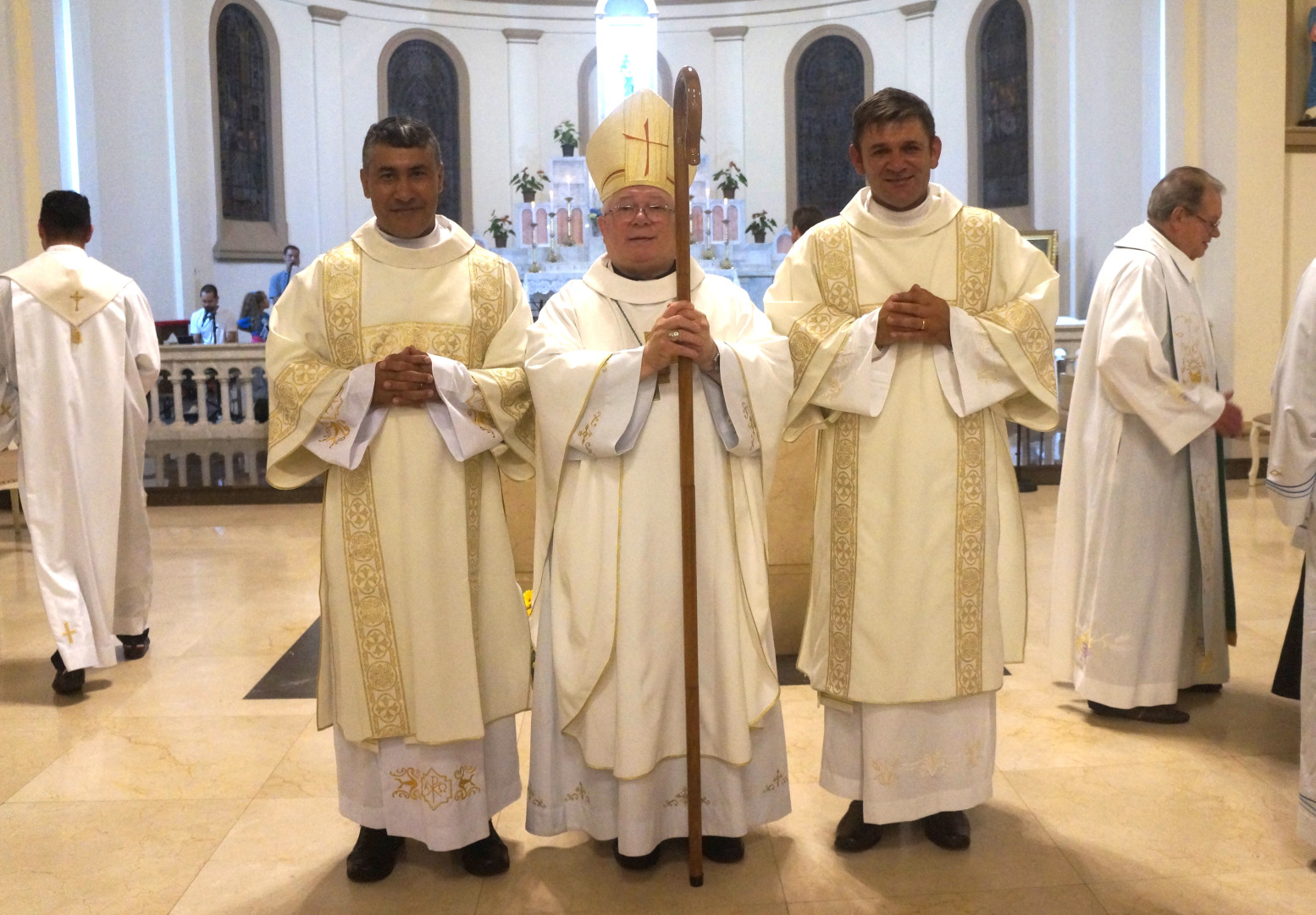 ORDENADOS DOIS DIÁCONOS PERMANENTES NA DIOCESE DE SÃO JOSÉ DOS PINHAIS (PR)