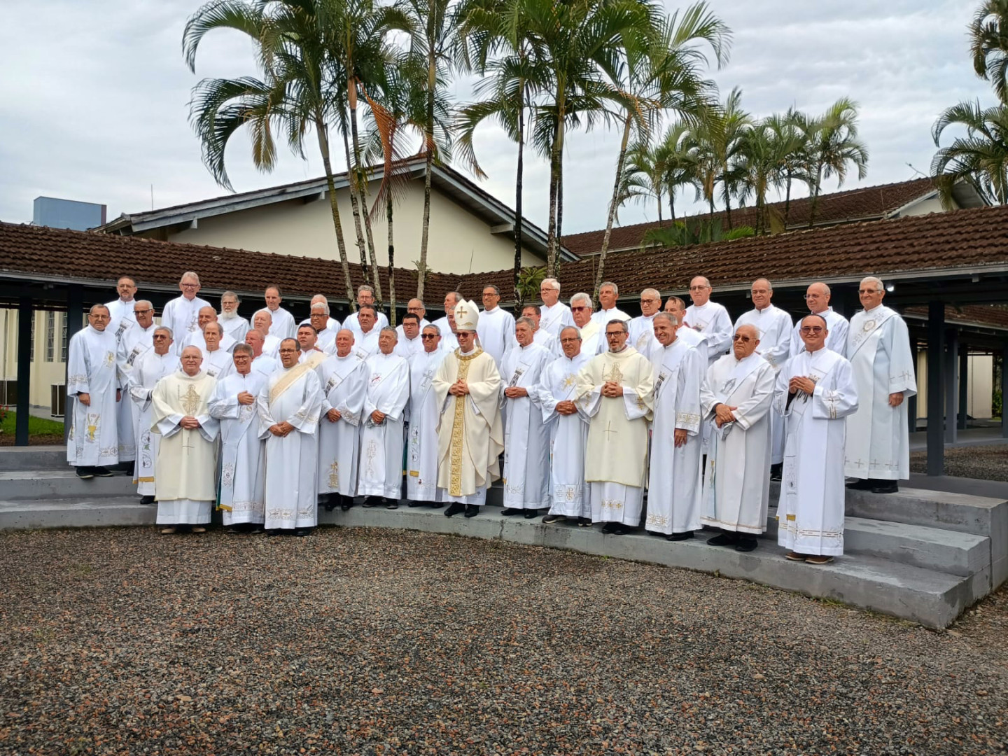DIÁCONOS E ESPOSAS DA ARQUIDIOCESE DE JOINVILLE (SC) REALIZARAM O RETIRO CANÔNICO EM DUAS TURMAS