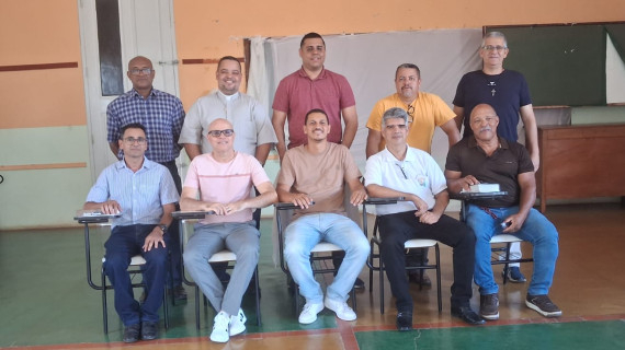 CANDIDATOS AO DIACONADO PERMANENTE REALIZAM RETIRO EM TEÓFILO OTONI (MG)
