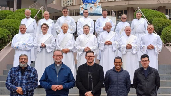 BISPO DA DIOCESE DE VACARIA (RS) ASSESSORA ENCONTRO DE FORMAÇÃO PARA DIÁCONOS PERMANENTES