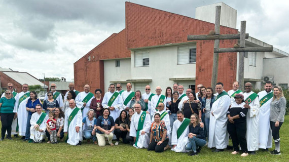 DIÁCONOS E ESPOSAS DA ARQUIDIOCESE DE PORTO ALEGRE (RS) REALIZARAM RETIRO CANÔNICO