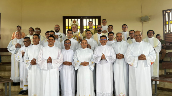 CANDIDATOS AO DIACONADO DA DIOCESE DE PAULO AFONSO (BA) RECEBEM O MINISTÉRIO DE ACÓLITO