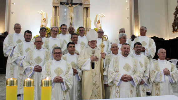 ARQUIDIOCESE DE POUSO ALEGRE (MG) ORDENA PRIMEIRA TURMA DE DIÁCONOS PERMANENTES