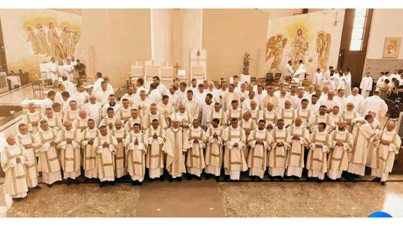 DIOCESE DE PALMAS/FRANCISCO BELTRÃO (PR) ORDENOU 38 DIÁCONOS PERMANENTES