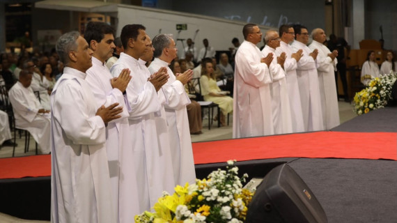 ORDENADOS 10 DIÁCONOS PERMANENTES NA ARQUIDIOCESE DE BELO HORIZONTE (MG)