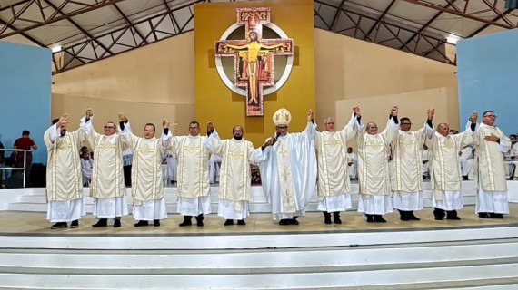 DIOCESE DE CAXIAS (MA) ORDENA DEZ DIÁCONOS PERMANENTES