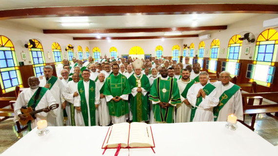 DIÁCONOS DA ARQUIDIOCESE DE NITERÓI (RJ) REALIZAM RETIRO ANUAL E RENOVAM A VOCAÇÃO