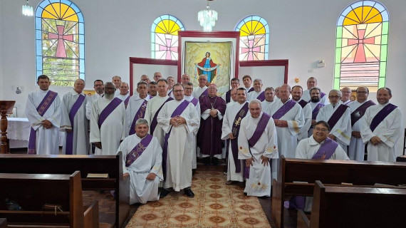 RETIRO DE DIÁCONOS PERMANENTES E ESPOSAS NA DIOCESE DE SÃO JOSÉ DOS PINHAIS (PR)